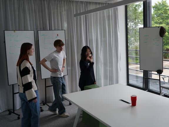 Diana, Celine und Maxim bei der Campus-Ralley