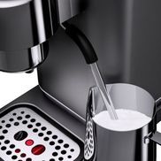 Integrierte Dampf- und Milchdüse