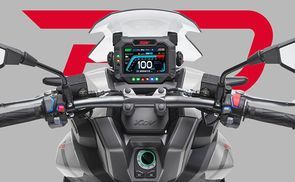 Modernes Cockpit mit digitalen Instrumenten und Keyless-Go