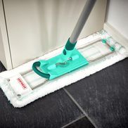 Reinigung von Ecken und Leisten in einem Schritt