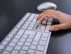 Maximaler Bedienkomfort – Всеs was eine Tastatur braucht.