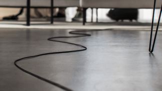 Extra langes Kabel für größere Reichweite.