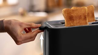 Leckeres Frühstück mit frischem, knusprigem Toast.