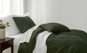 Gemütliches Schlafzimmer Setting: Harmonie im Raum