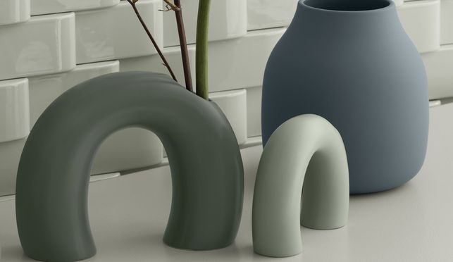 KAGETSU Vase in verschiedenen Farben und Größen