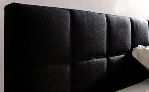 Boxspringbett mit niedrigem Kopfteil