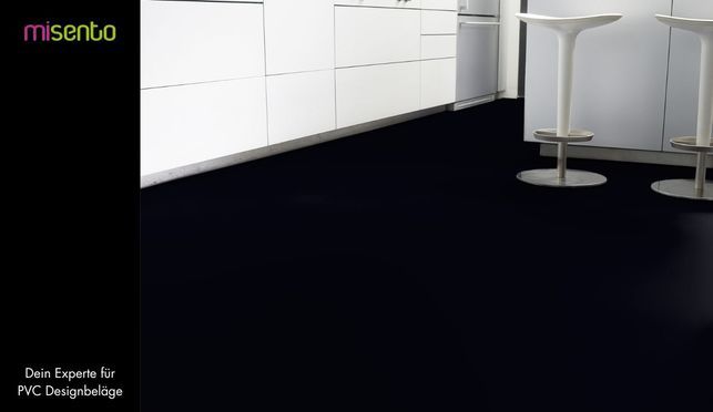 Moderner Vinylboden in schwarz uni – schlicht, robust, vielseitig