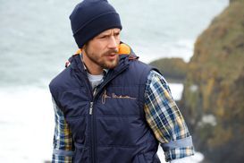 Wasserabweisendes Obermaterial mit Kapuze