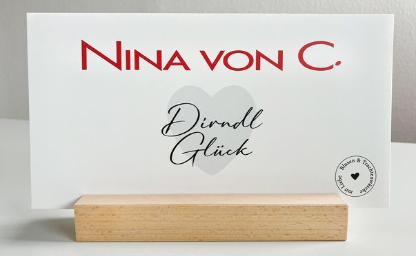 Ein Hauch von Tradition und Stil mit Dirndl Glück von Nina von C.!
