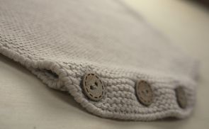 Praktische Knopfleiste – Einfaches An und Ausziehen