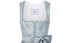 Eleganter Look mit femininer Note