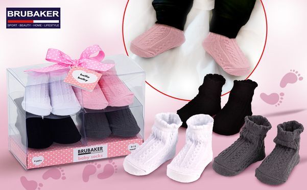 Babysocken in Geschenkverpackung mit Schleife 
