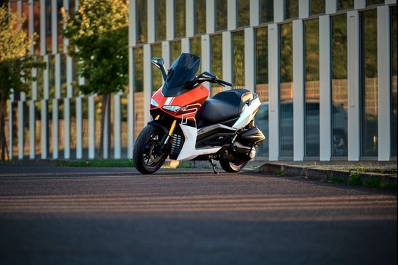 Burnout Titan & Racing 300ccm Motorroller in Rot und Grau