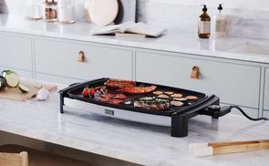 Der vielseitige LEBENLANG Tischgrill