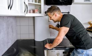 Selbstklebend heißt: Das bekomme ich hin