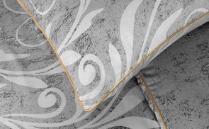 Umlaufender Saum in Gold