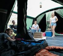 Dunkle Schlafkabinen