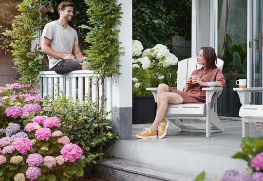 Gemütliches entspannen mit Ihrem Keter Gartensessel Adirondack Troy 