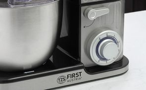  Leistungsstark mit 1300 Watt und 6 Geschwindigkeitsstufen