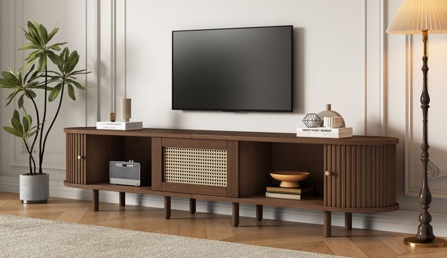 Stylisches TV Board: Design trifft Funktionalität